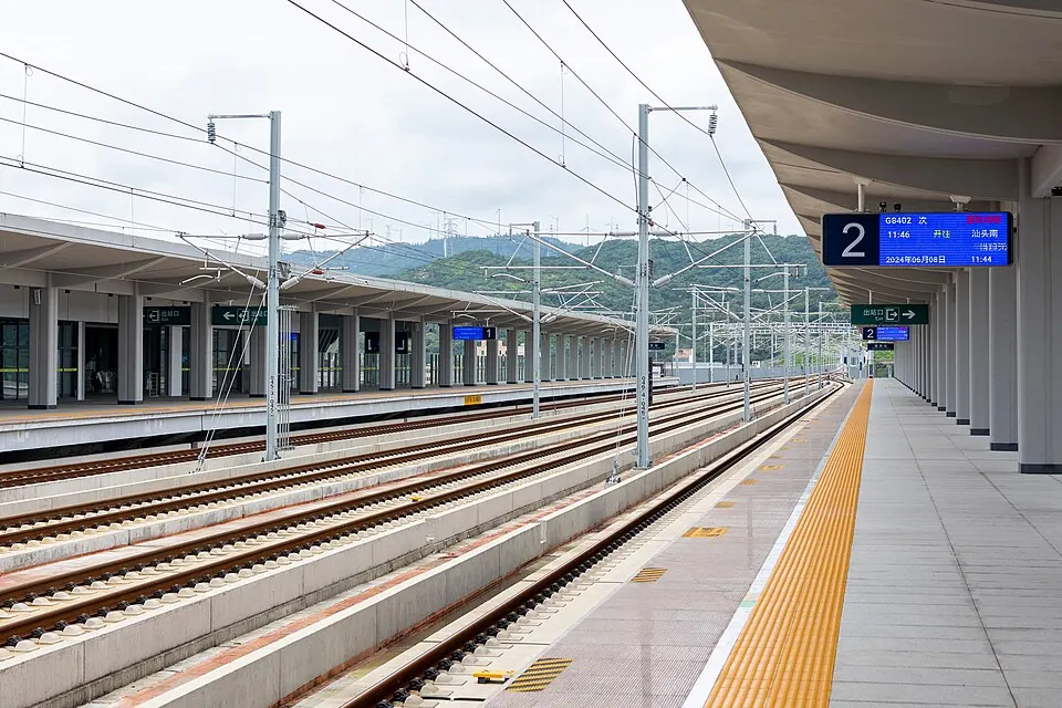 ชานชาลาที่สองของสถานี Chaonan