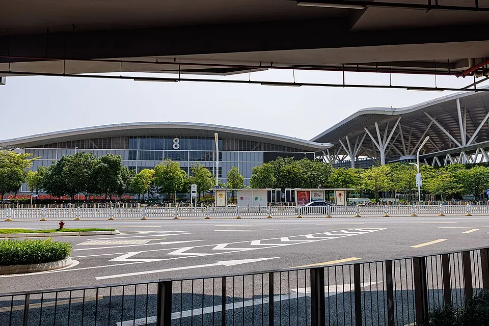 ด้านนอก Shenzhen World Exhibition and Convention Center